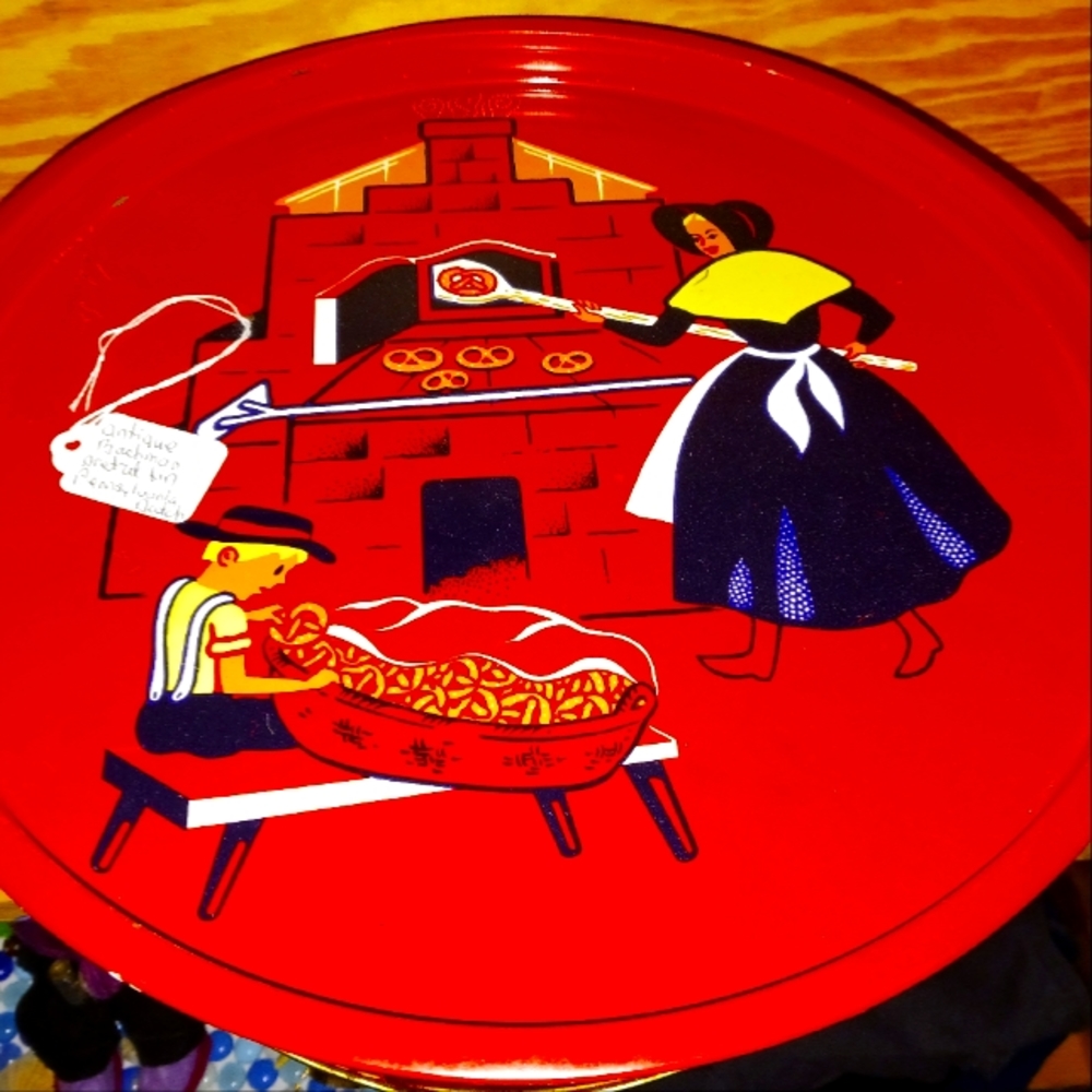Bachman Pretzel Tin vintage